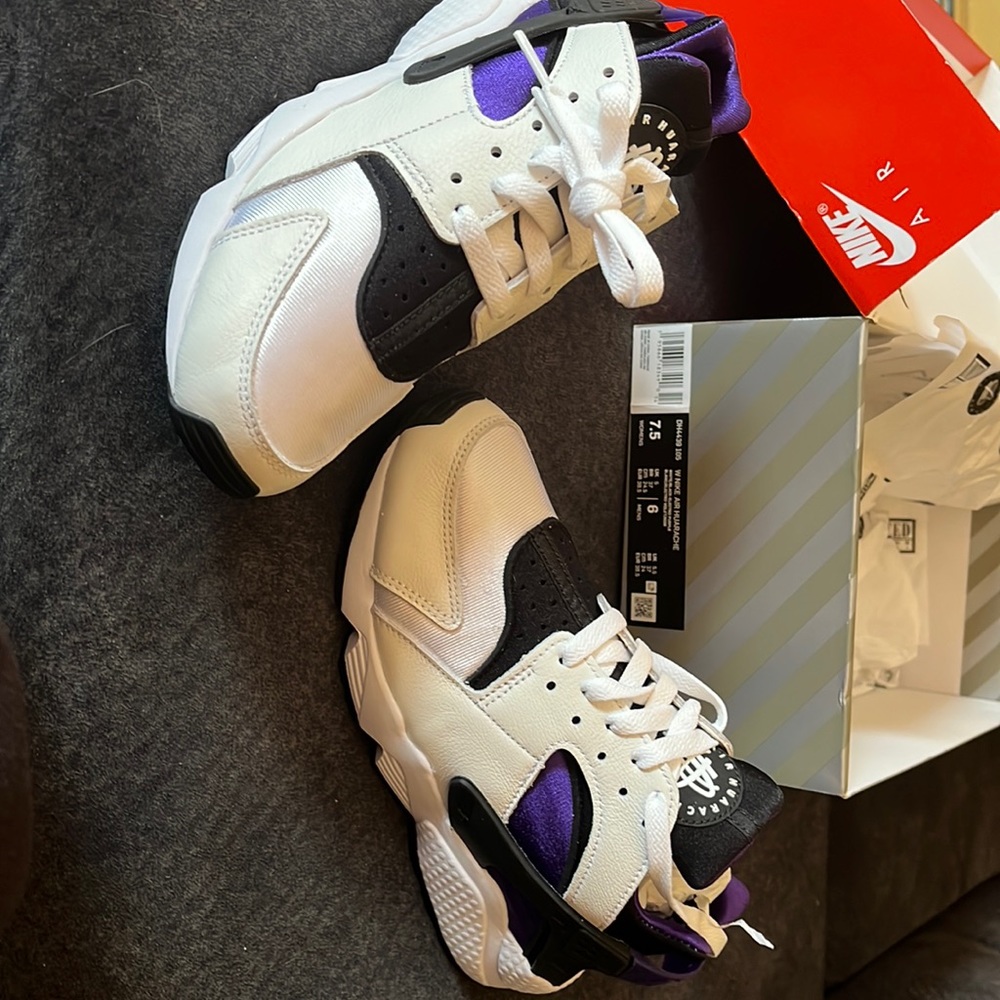 Women’s Nike Huaraches!!👟👟